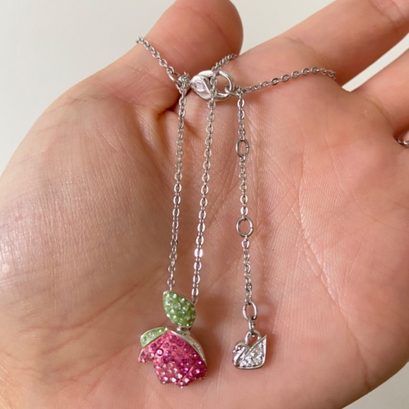 Swarovski Lotus necklace - Picture 2 of 3